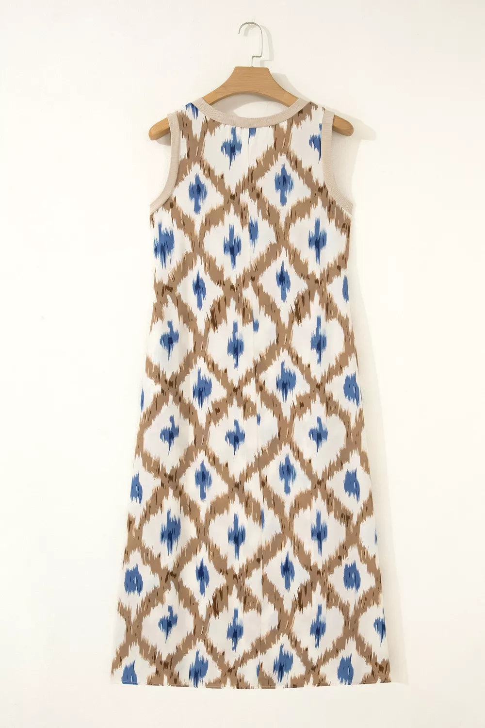 Women's midi dress in abstract print, v-neck sleeveless
