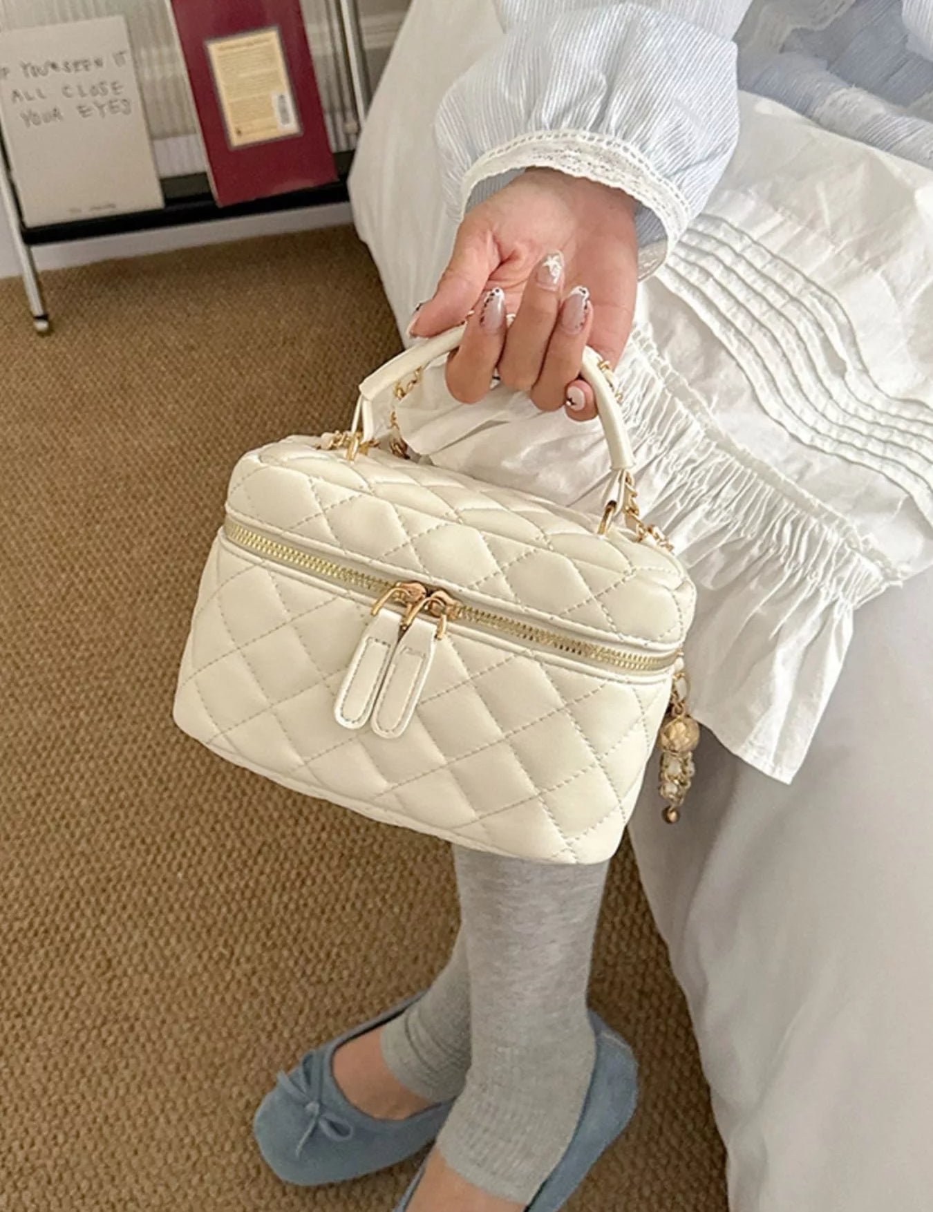 Women's Mini crossbody bag in vegan leather, quilted chain strap detail, white, pink