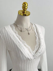 Lace Trim V-Neck Top – Black Colorway – Chaotic Fashion
