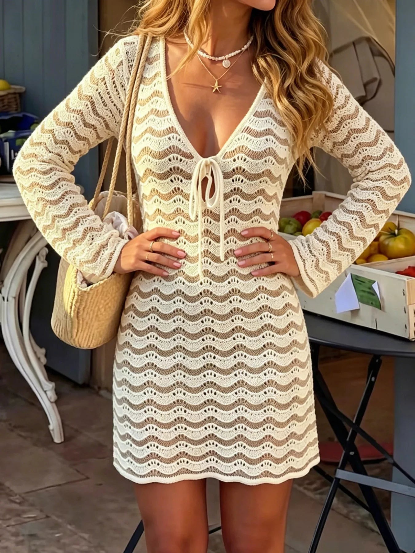 Women's mini dress in crochet, v-neck long sleeve