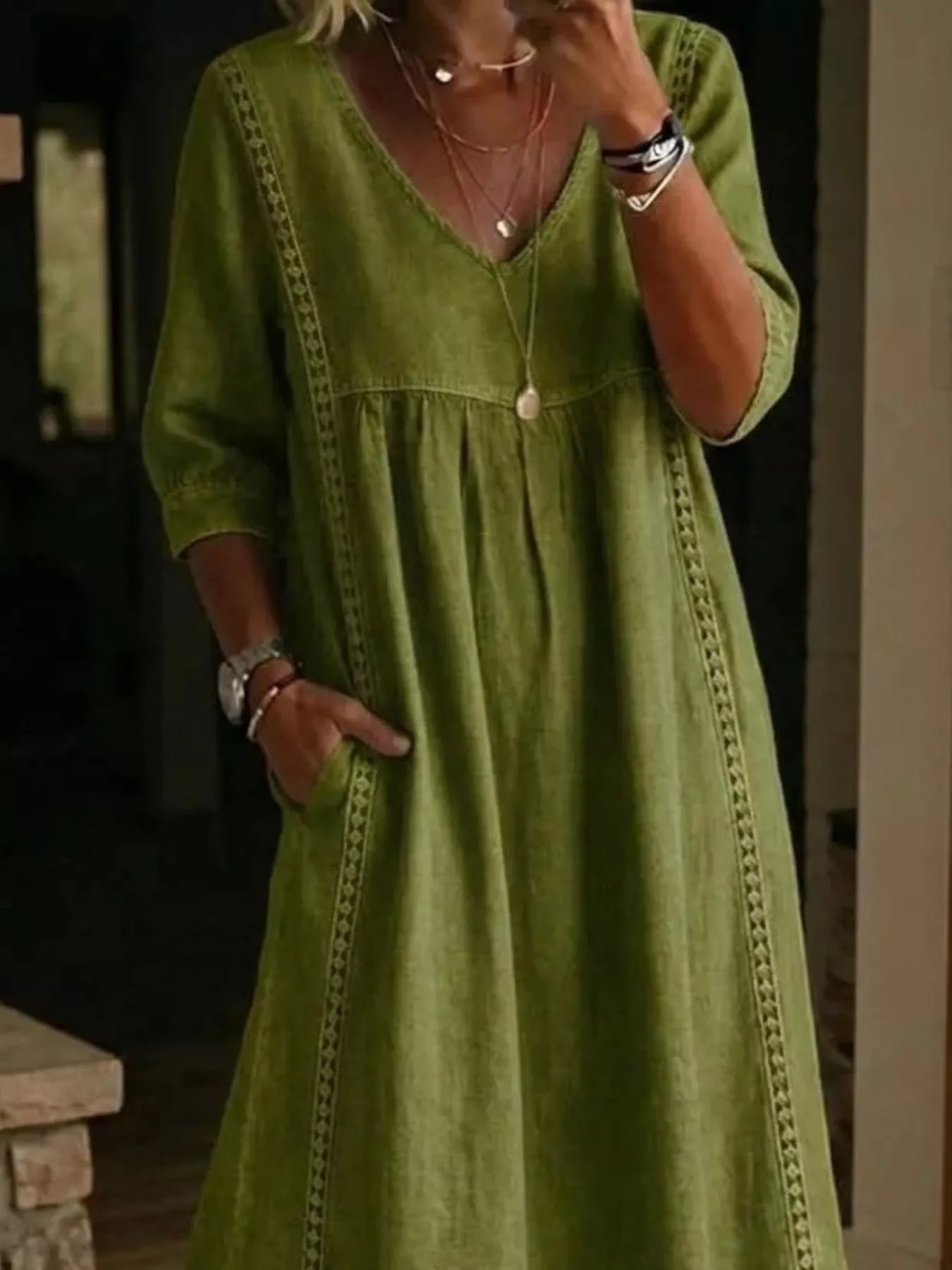 Women's midi dress, v-neck 3/4 sleeve