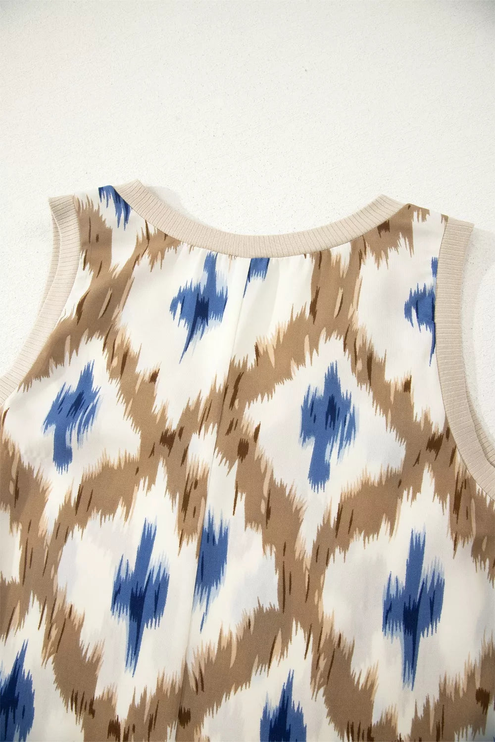 Women's midi dress in abstract print, v-neck sleeveless