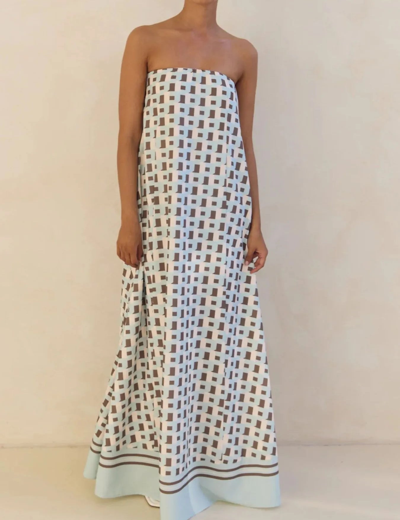 Women's maxi dress in printed, strapless