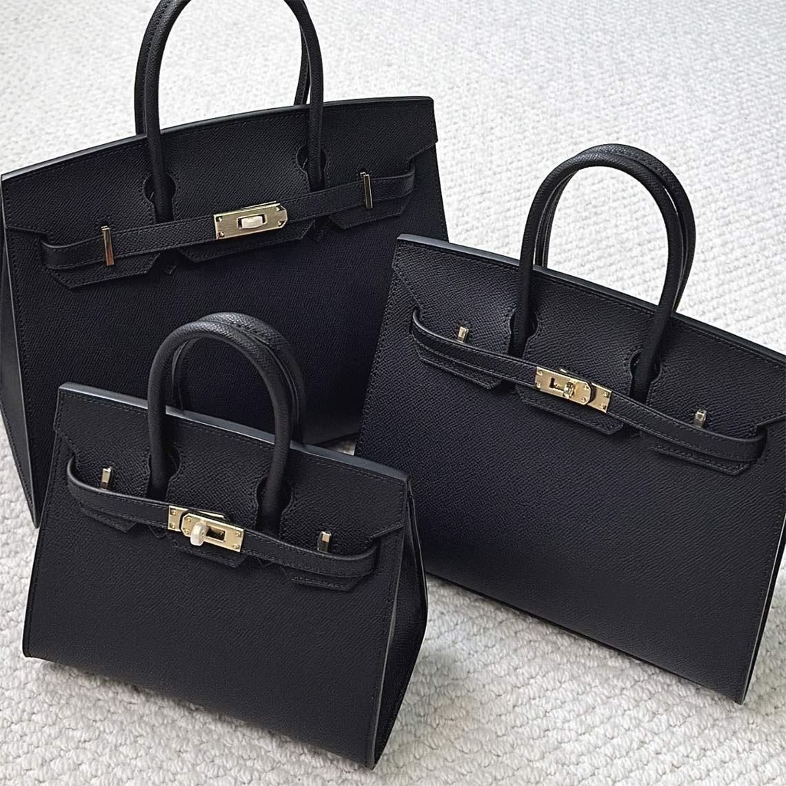 Leather Classic Sellier Platinum Handbag