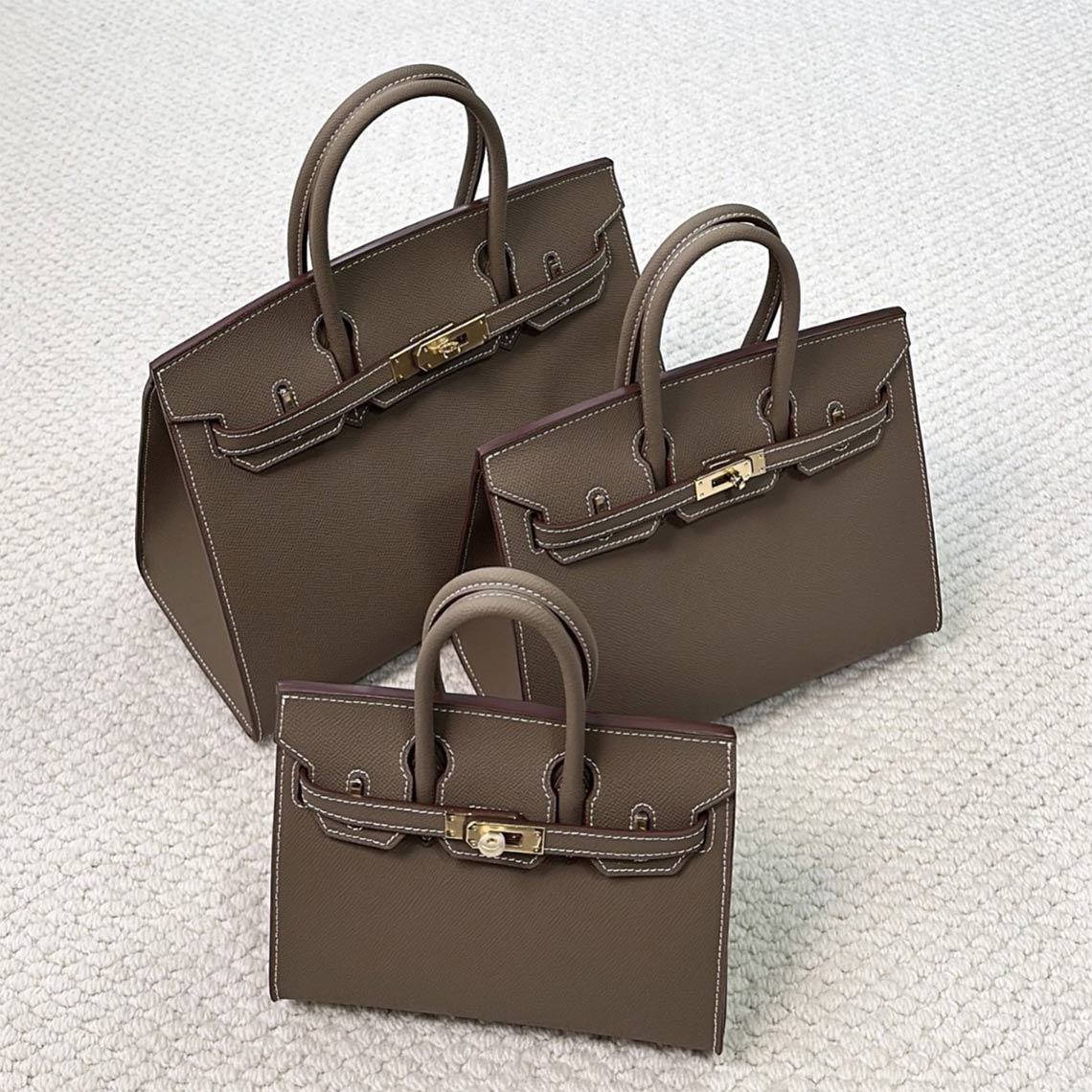 Leather Classic Sellier Platinum Handbag