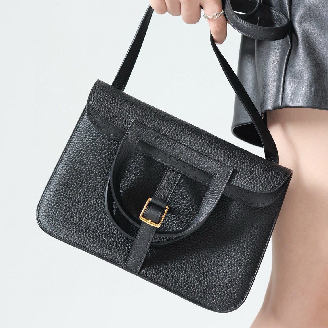 Handmade-leather-bag_97dd393f-39e2-4626-bde0-658fbc0b7366.jpg