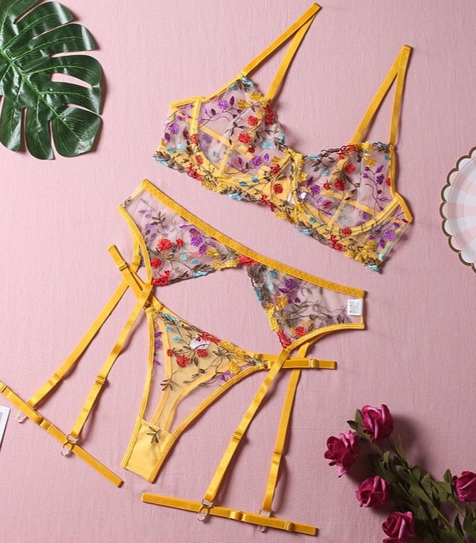 Daisy Lingerie Set – A Celebration of Your Femininity & Sensuality