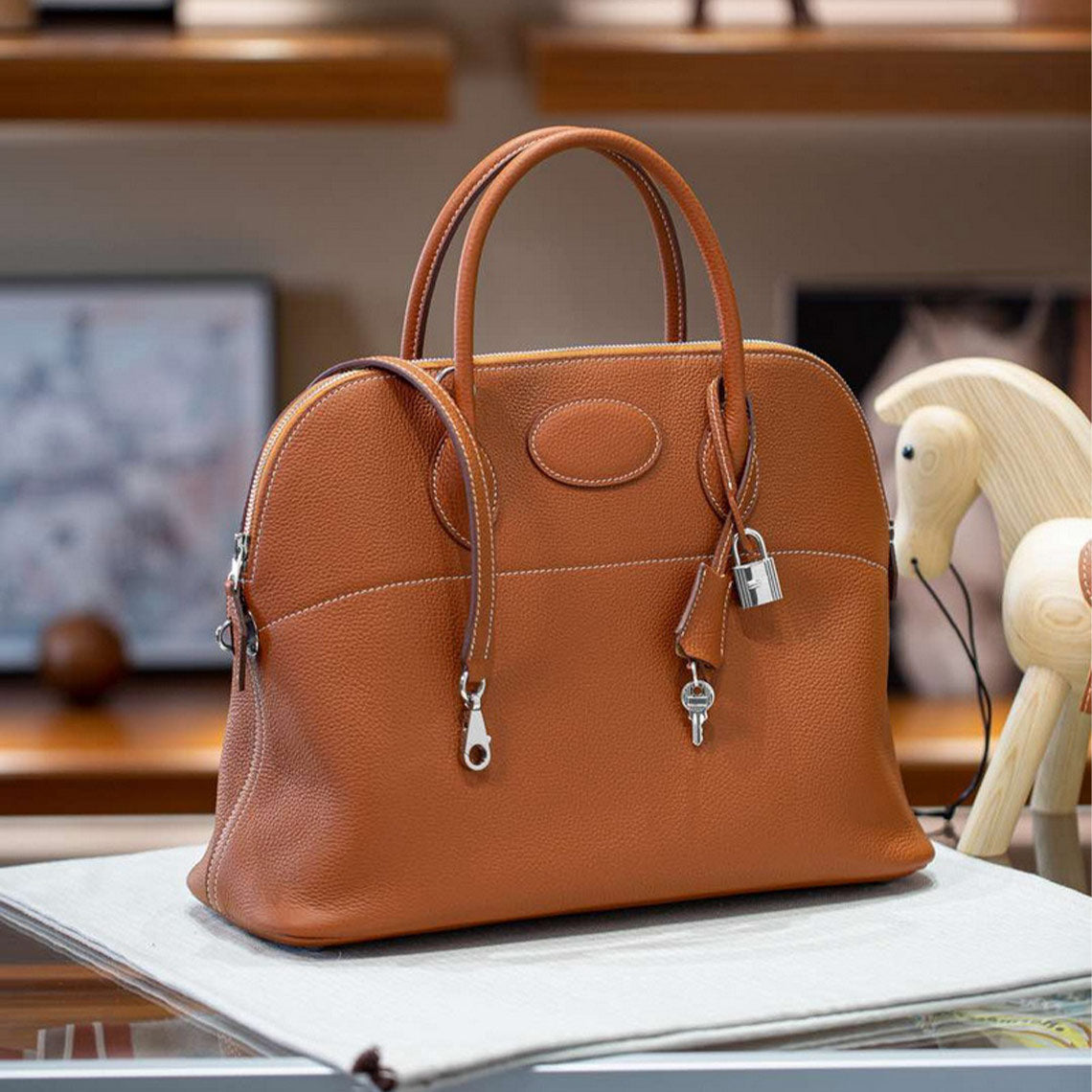 Leather-handbag-1_0bc7b230-c046-4e22-8566-cc9d5ac3dc3d.jpg