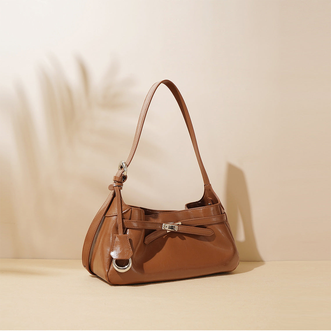 Leather-shoulder-bag-6_6b465a82-4211-4c64-a5fd-897d4a2cd4f0.jpg