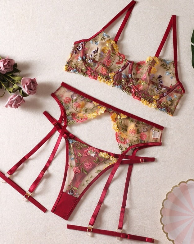 Daisy Lingerie Set – A Celebration of Your Femininity & Sensuality
