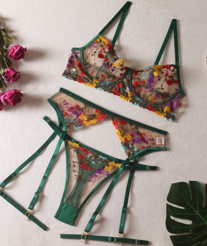 Daisy Lingerie Set – A Celebration of Your Femininity & Sensuality