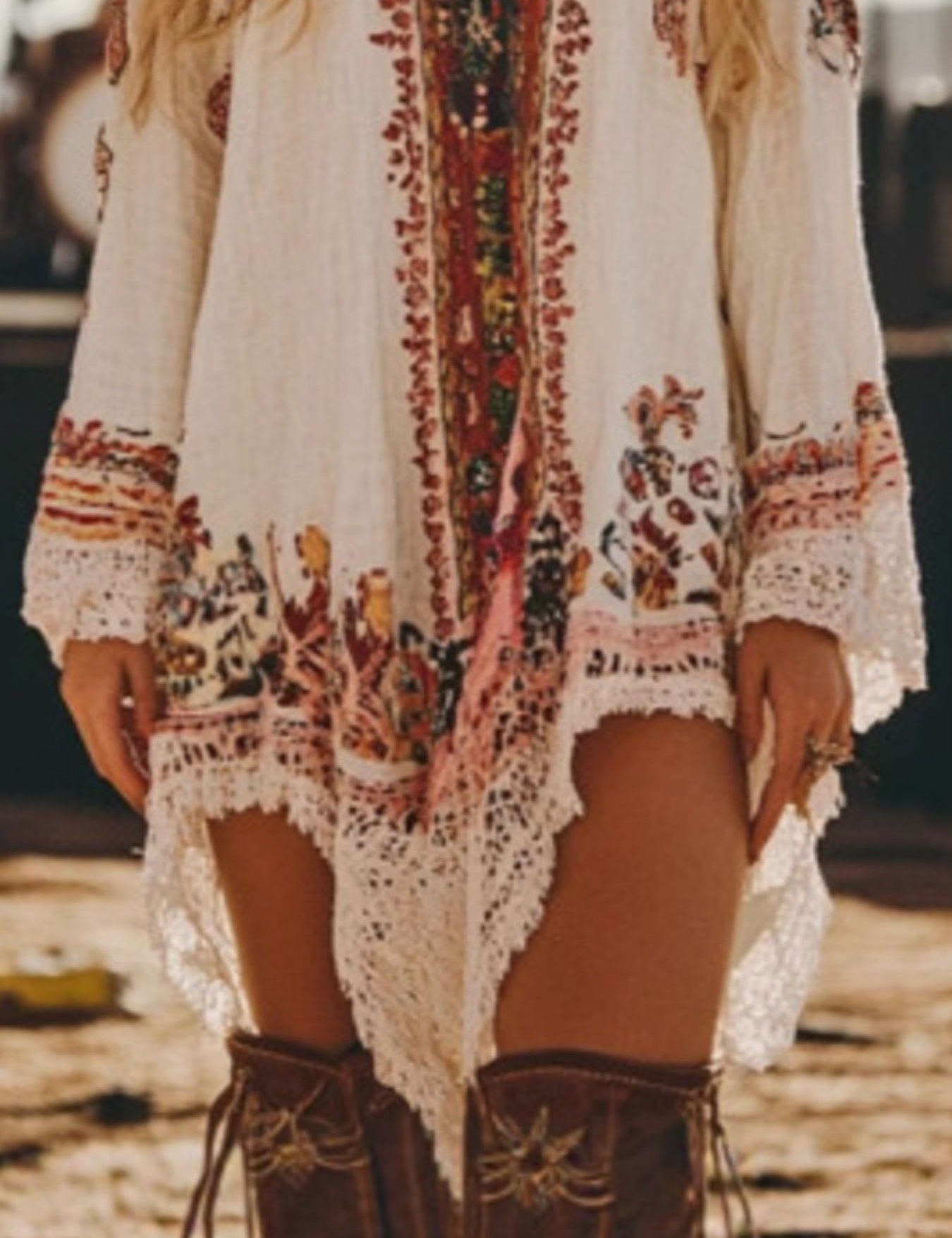 Women's mini dress in lace trim, long sleeve