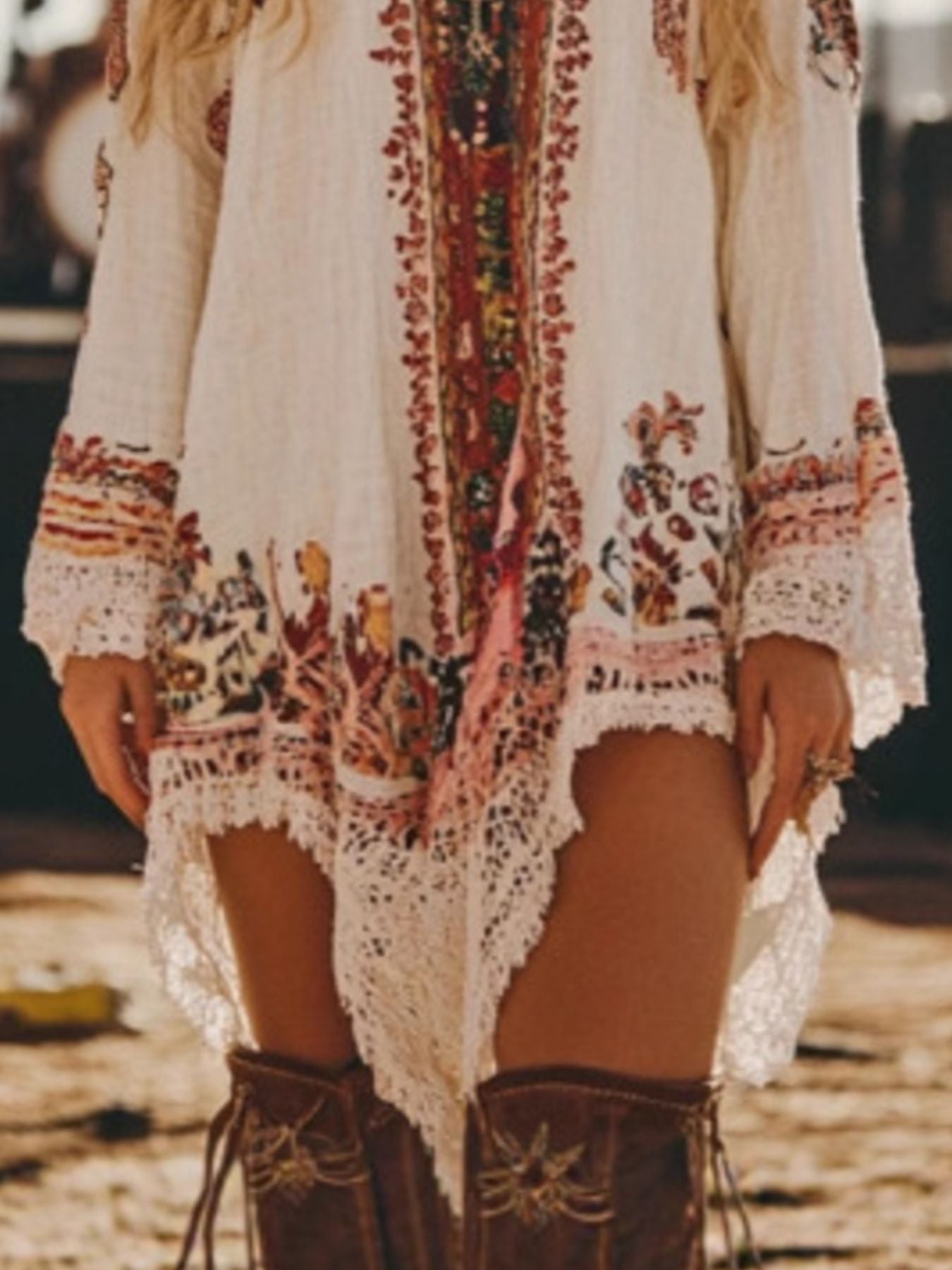 Women's mini dress in lace trim, long sleeve