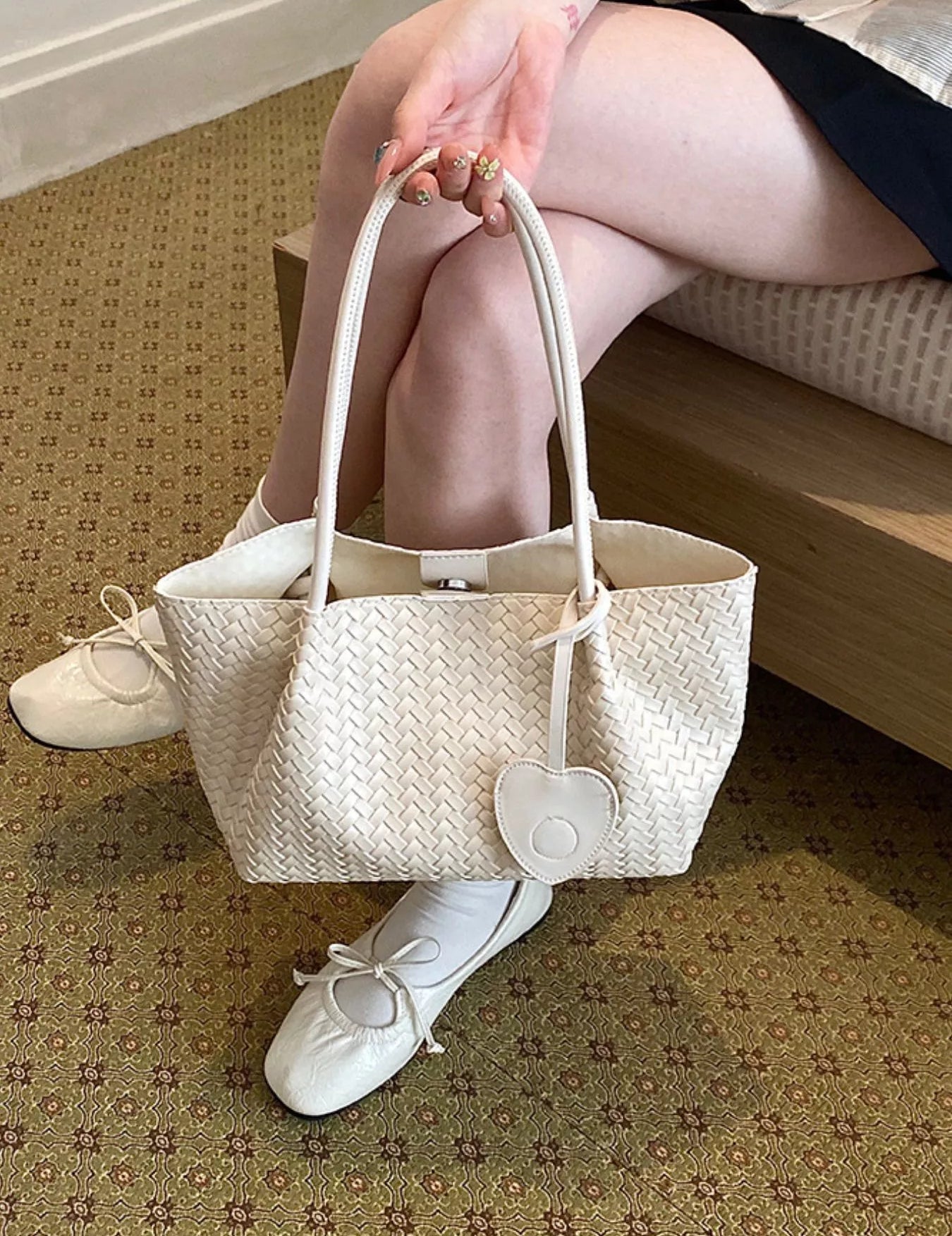Women's Medium tote bag in vegan leather, woven detail, off-white