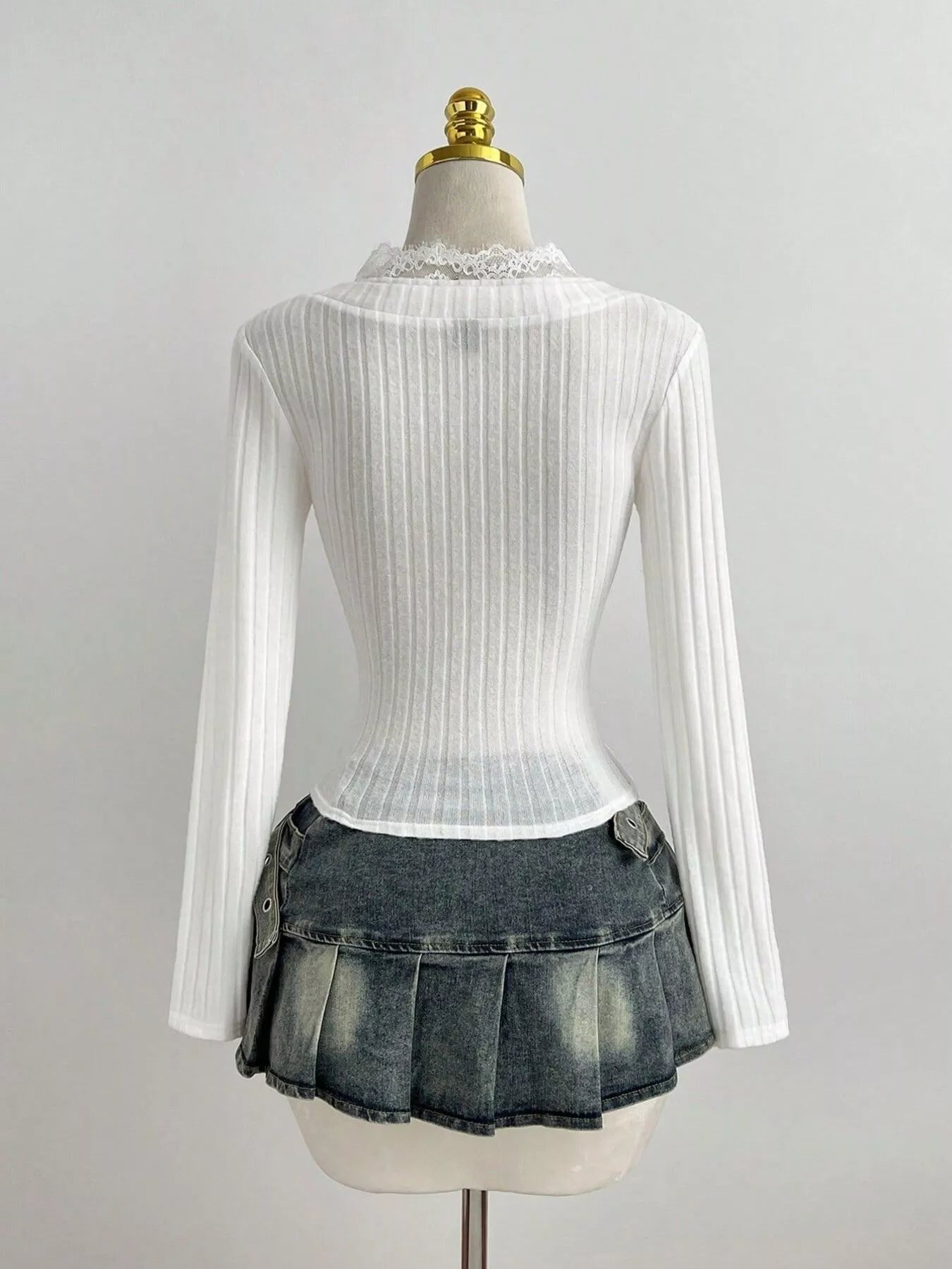 Lace Trim Knit Tee – Body-Skimming Fit – Chaotic Fashion
