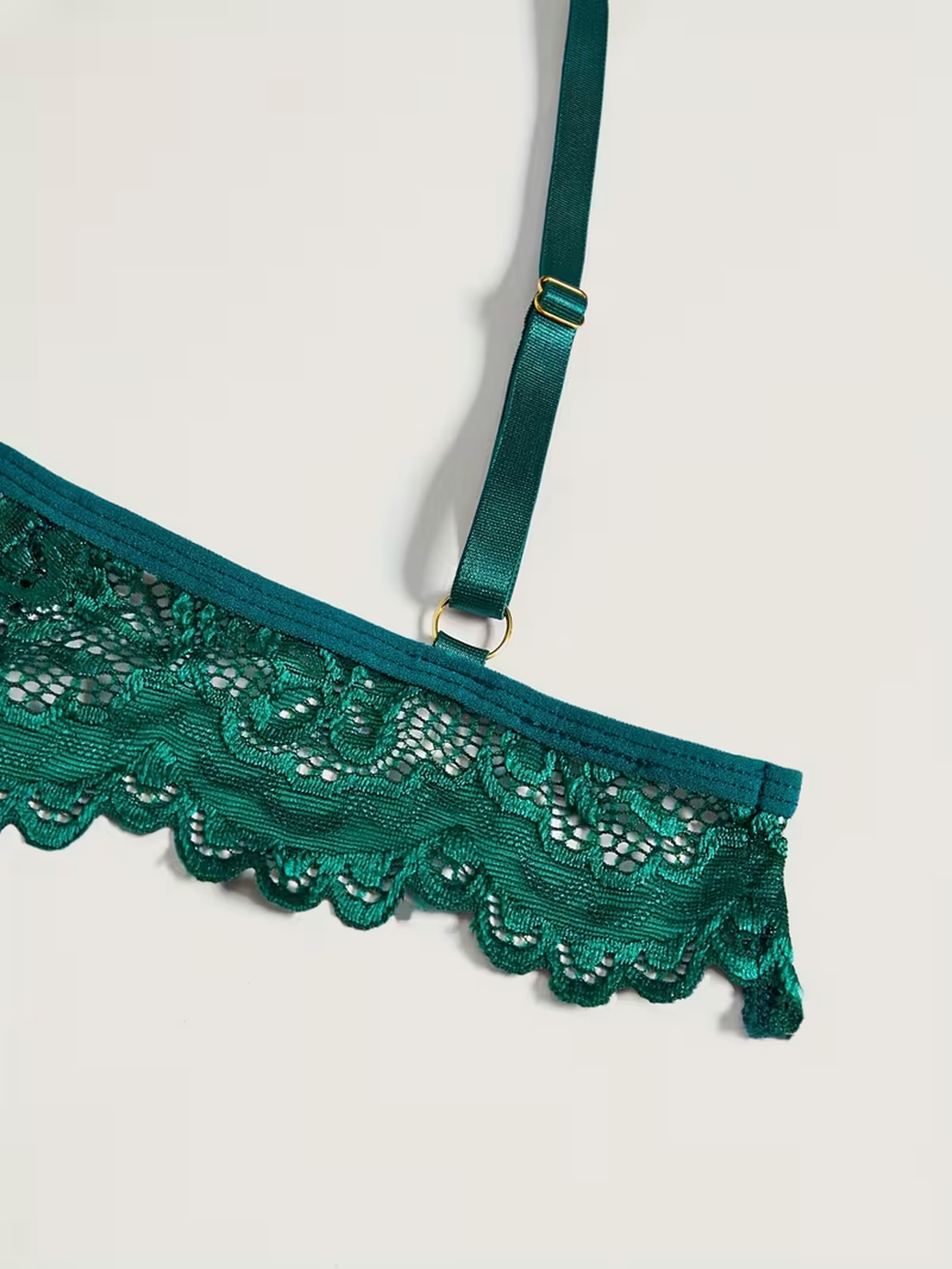 Adjustable shoulder strap slider detail