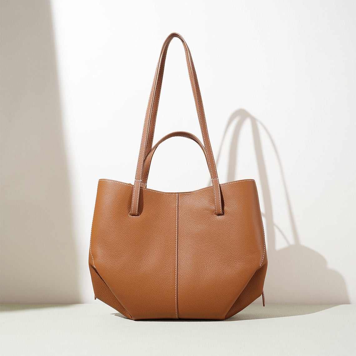 leather-handbag-1_d42aa290-2c95-42cd-939d-29e01e251278.jpg
