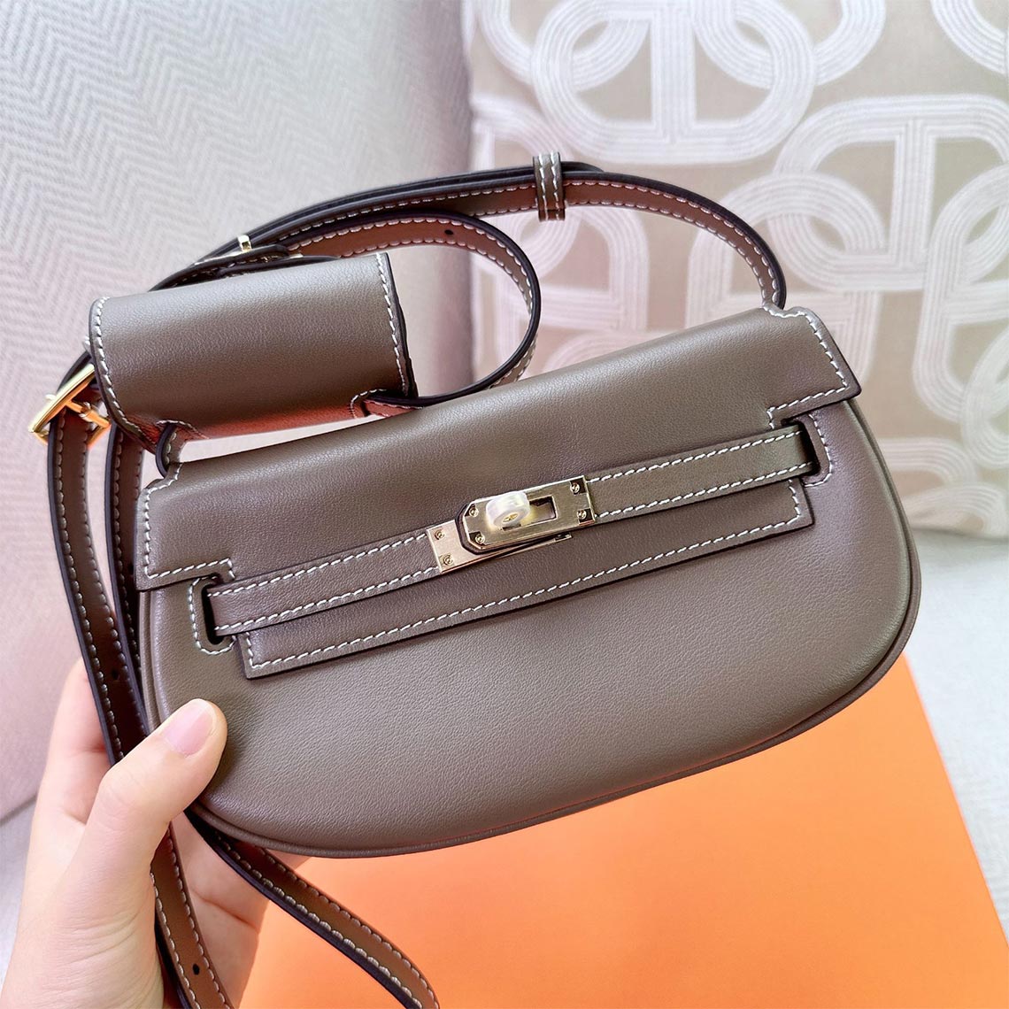leather-saddle-bag-3_552cd00f-5f52-4c2a-8122-4ec1e4db53d2.jpg